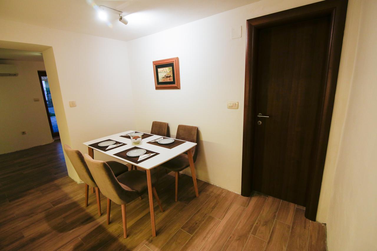 Reina Apartment Petrovac Bagian luar foto